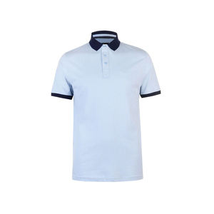 Polo de manga corta para hombre, corte regular, informal, con estampado de puntos, ribete en contraste, azul claro con cuello y puños en azul marino - Product Image 1