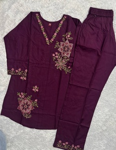 Kurti en tissu rayonne de qualité supérieure pour femmes, vêtements ethniques pour mariage, provenant d'un fournisseur indien. - Product Image 4