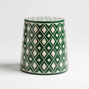 Mesa Auxiliar Redonda con Incrustaciones de Hueso Verde, Hecha a Mano, con Patrón Geométrico de Diamantes, Taburete Decorativo Tipo Tambor - Product Image 1