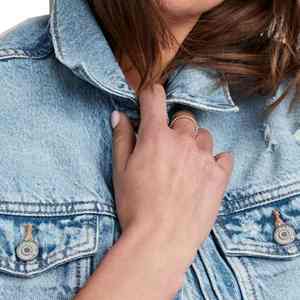 Eleva tu apariencia informal diaria con estas blusas vaqueras de tela duradera y de primera calidad para mujer. - Product Image 4