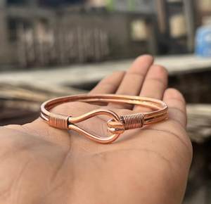 Bracelet magnétique unisexe en cuivre pur fait main, style antique traditionnel, avec design martelé - Product Image 6