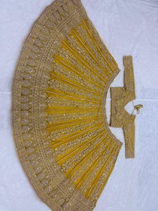 Vente en gros de Lehenga Choli de mariage traditionnel sur mesure, brodé, ethnique indien, Ghagra Choli, haut court prêt-à-porter - Product Image 4