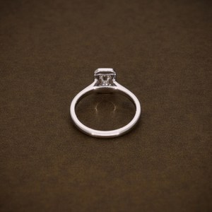 Anillo de Compromiso con Diamante Cultivado en Laboratorio, Corte Esmeralda, Engaste en Bisel, Certificado VVS2, Anillo de Boda Solitario, Oro de 18K, Joyería Fina para Mujer - Product Image 4