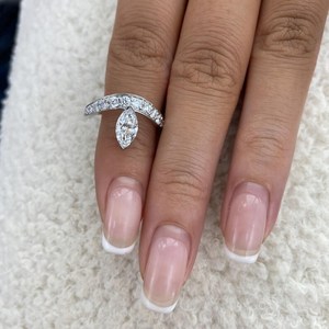 Anillo de Plata 925 con Moissanita Brillante de 1.00CT, Corte Marquesa, Diseño Elegante, Ideal para Regalo de Compromiso para tu Pareja - Product Image 4