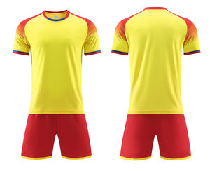 Shorts de football 100 % polyester faciles à porter, uniformes de football personnalisés avec impression par transfert thermique, respirants et sur mesure - Product Image 1