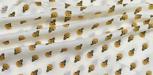 Tela de algodón ligera estampada a mano en India con diseño floral amarillo Sanganeri Jaipur, material para vestidos, bolsos y prendas de vestir para niños. - Product Image 2