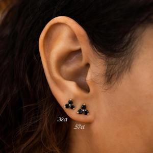 Pendientes de Oro Sólido de 14K con Tres Diamantes Cultivados en Laboratorio, Diseño Minimalista para Mujer, para Bodas, Aniversarios y Fiestas - Product Image 5
