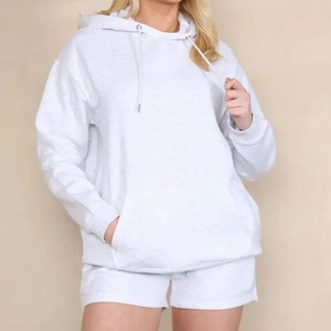 Ensemble de sweat-shirts courts pour femmes avec logo personnalisé, design optimal, fabriqué au Pakistan en 100 % coton, en vente. - Product Image 3