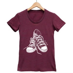 T-shirt blanc à col en V et manches courtes pour homme avec imprimé baskets, style décontracté, 100 % coton jersey, coupe classique - Product Image 6