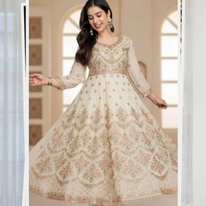 Kurti brodé de fils Zari et de sequins épais effet fleuri, avec pantalon en coton et dupatta brodée – Tenue de soirée ethnique de créateur - Product Image 1