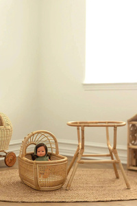 Un Mundo de Encanto, un Toque Natural y Juguetón, una Opción Maravillosa para Familias Ecológicas, Cuna de Ratán para Muñecas - Product Image 4