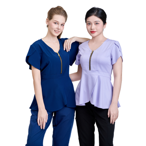 ราคาโรงงาน รับผลิตชุดยูนิฟอร์มทางการแพทย์แบบกำหนดเอง ชุดพยาบาลทันสมัยพร้อมลายพิมพ์ เสื้อกาวน์แพทย์ รับผลิตแบบ OEM/ODM - Product Image 1