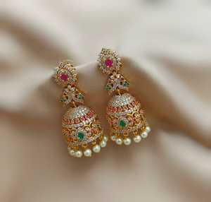 Boucles d'oreilles Jhumka en CZ de qualité supérieure, magnifiques boucles d'oreilles Jhumki en CZ, parfaites pour les occasions festives, les mariages, design élégant et raffiné. - Product Image 1