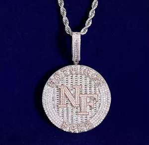 Collar con Colgante de Letra Redonda de Lujo con Micro Pavé de Circonitas, Chapado en Plata y Oro, Joyería Hip Hop Personalizada con Iniciales - Product Image 1