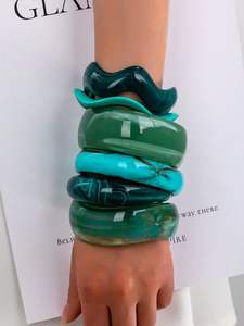 Bracelets en résine faits à la main, accessoires de mode haut de gamme pour femmes, qualité export, impression numérique unie, vente en gros - Product Image 3