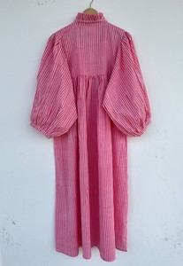 Robe longue en coton rayée rose et blanche pour femme, col à volants, manches longues bouffantes, coupe ample, style bohème, légère, idéale pour les vacances - Product Image 5