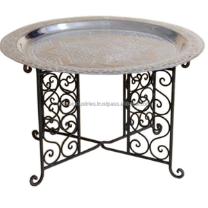 Mesa de Centro Marroquí Antigua de Latón con Base Clásica de Madera y Cuatro Patas, Mesa Marroquí de Azora Industries - Product Image 3