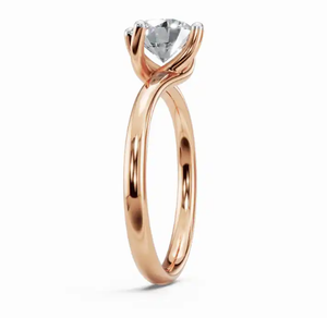 Bague solitaire classique en diamant de laboratoire rond, sertie d'une seule pierre de 0,300 carat taille brillant, dans un sillage de bande en or intemporel. - Product Image 6