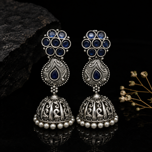 Boucles d'oreilles pendantes classiques et traditionnelles en argent oxydé, qualité export, style Bollywood Jhumka, sertissage clos, bijoux fantaisie - Product Image 5