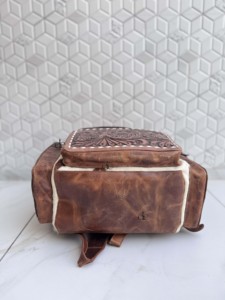 Mochila de Cuero Repujado Estilo Bohemio Unisex con Diseño Floral, Múltiples Bolsillos y Cierre de Cremallera para Uso Diario - Product Image 5