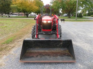 Tractor Agrícola 2605H de Bajo Consumo de Combustible, Diseñado para la Productividad Diaria en la Granja - Product Image 3