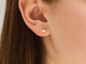 Boucles d'oreilles clous en or blanc triple lune avec diamants de laboratoire - Product Image 3