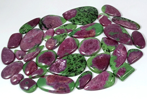 พลอยรูบี้โซไซต์ธรรมชาติทรงหลังเบี้ยสำหรับทำเครื่องประดับ รูปทรงผสม สีเขียวชมพู ราคาขายส่ง - Product Image 6