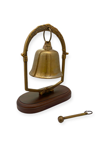 Campana de escritorio antigua de latón y madera con base de madera, campana colgante con martillo para decoración de recepción de hotel - Product Image 2