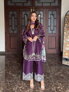 Ensemble Kurta en soie brodée violette pour femme, coupe ample, style traditionnel indien pakistanais, longueur cheville, idéal pour les fêtes - Product Image 1