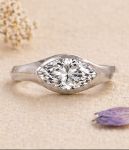 Anillo de Compromiso Minimalista con Perla de Agua Dulce y Moissanita Marquise, Engaste Solitario en Bisel de Oro de 14K/18K, Joyería Moderna y Elegante para Fiestas - Product Image 6