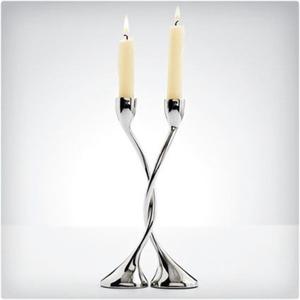 Porte-bougie décoratif en métal finition argentée avec un design élégant et poli pour les tables de mariage et la décoration de la maison - Product Image 2