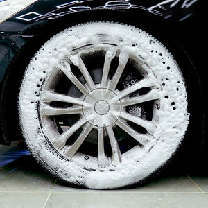 Nettoyant mousse pour pneus Roadpower 4X 650ml, nettoyage en profondeur et brillance longue durée pour tous les pneus, laisse un aspect propre, foncé, comme neuf - Product Image 3