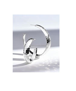 Délicat rond de serviette en métal en forme de fleur pour les brunchs printaniers ou les parties de thé de jardin en plein air - Product Image 2