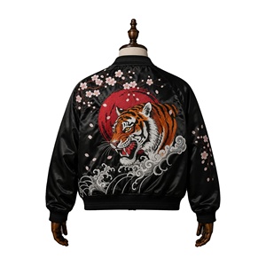 Veste bomber Sukajan japonaise pour homme, style streetwear, en satin, avec broderie personnalisée de tigre Akatora et de fleurs de cerisier, de luxe, souvenir - Product Image 1