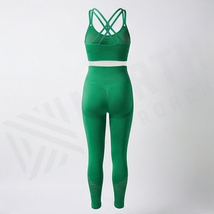 Conjunto de Yoga para Mujer con Patrón Sólido, Ropa Deportiva Premium para Gimnasio, Entrenamiento, Ejercicio y Deportes - Product Image 2