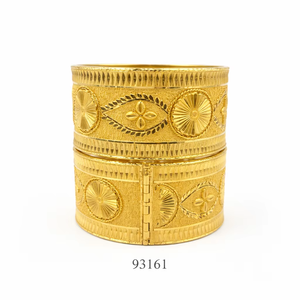 MOLL JEWELLERS Brazaletes Kada Anchos de Lujo para Mujer, Chapados en Oro de 24k, Aleación de Zinc con Zirconia, Diseño Floral Grabado, Tendencia de Moda - Product Image 1