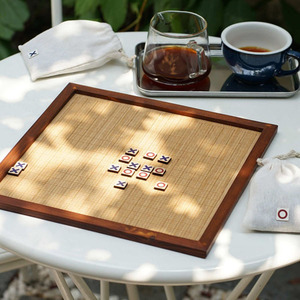 Jeu de société d' stratégie artisanal en bois « Cinq à la suite » avec motif quadrillé et jetons de jeu pour un plaisir familial sans fin - Product Image 6