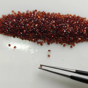 โกเมนสีแดงธรรมชาติ 1.25 มม. ทรงกลมเจียระไนแบบบริลเลียนท์ คุณภาพดีที่สุด พลอยเม็ดเดี่ยวสำหรับทำเครื่องประดับ - Product Image 4