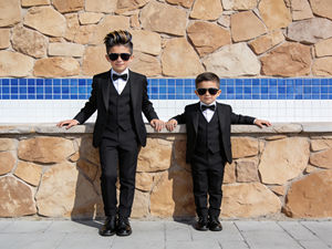 Conjunto de traje formal de 3 piezas para niños en color beige con chaleco y corbatín – Traje de esmoquin para fiesta de boda para niños - Product Image 3