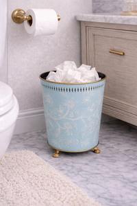 Poubelle en métal bleu à imprimé floral, idéale pour la salle de bain, la chambre, le bureau, le comptoir de cuisine et la table d'hôtel ou de restaurant - Product Image 5