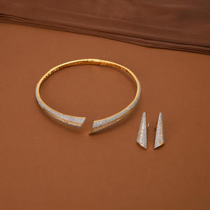 ผู้ค้าส่งเครื่องประดับแฟชั่นเทียมในอินเดีย สร้อยคอคลาสสิกประดับเพชรคิวบิกเซอร์โคเนีย ชุบโรเดียมสองสี - Product Image 1