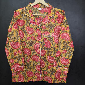 Ensemble pyjama d'été en coton imprimé floral fait main, jaune et rose vibrants, respirant, séchage rapide, chemise à manches longues et pantalon pour femme - Product Image 3