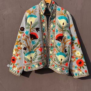 Veste en coton Suzani indienne faite à la main, veste courte brodée à la main, manteau unisexe, veste courte Suzani faite à la main - Product Image 6