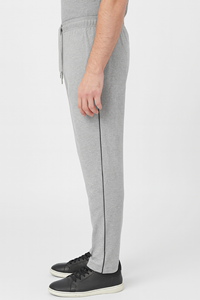 Pantalones Deportivos Urban Comfort Essential con Franja Lateral Gris, Combinación Perfecta de Comodidad, Flexibilidad y Estilo Deportivo - Product Image 3