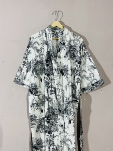 Kimono de algodón con estampado Floral blanco y negro para mujer, albornoz ligero hecho a mano con cinturón - Product Image 2