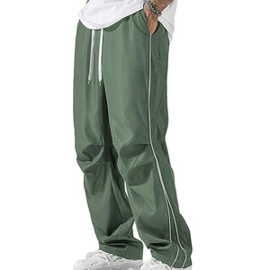 Pantalon de survêtement vert pour homme avec bandes latérales, taille élastique et cordon de serrage, décontracté, respirant, en polyester, pour le printemps - Product Image 1