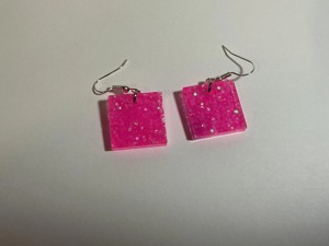 Services d'étiquetage pour boucles d'oreilles en résine, boucles d'oreilles en résine prêtes pour l'impression de codes-barres, boucles d'oreilles en résine couleur unie, résine pour usage en gros en usine sur mesure - Product Image 5