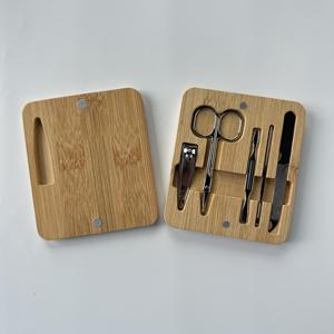Ensemble de manucure et pédicure haut de gamme, de qualité supérieure, fabriqué sur mesure en acier inoxydable léger, avec emballage personnalisé - Product Image 6