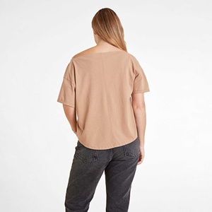 Vente en gros de t-shirts décontractés à épaules dénudées pour femmes chemisier à manches courtes de couleur unie broderie écologique t-shirt teint uni - Product Image 2