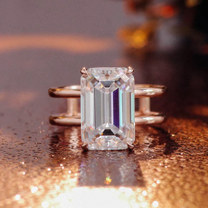 Anillo de Compromiso Solitario Vintage con Diamante de Corte Esmeralda, Certificado por IGI, en Oro Sólido de 14K Chapado en Oro Rosa, con Halo Oculto - Product Image 4